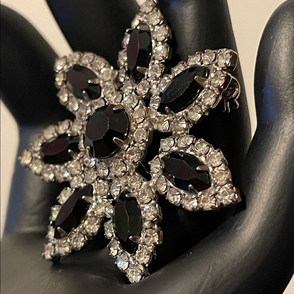 Vintage Black & Clear Glass Rhinestone Floral Brooch - Picture 3 of 6